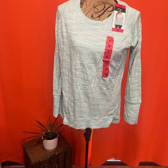 4 beautiful long sleeve shirts - Picture 9 of 16